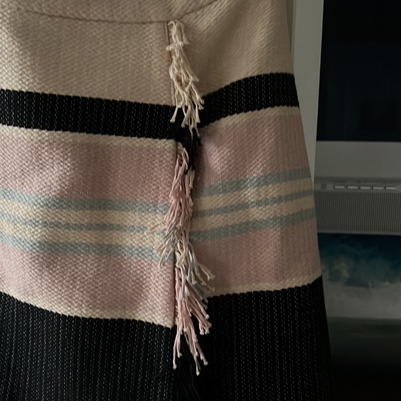 Cute BCBG skirt - Picture 3 of 3